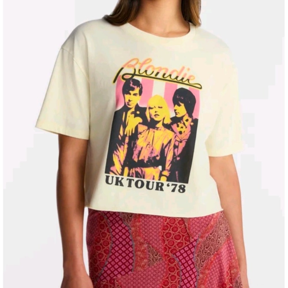 Women's No boundaries Blonde UK tour boyfriend tee size M (8-10) yellow
